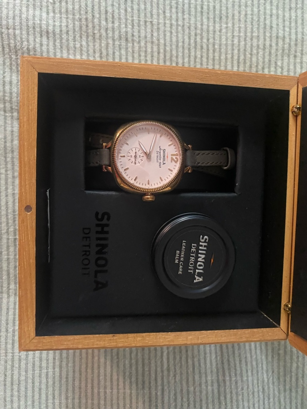 Shinola Detroit Rose Gold, Grey-brown wrap band.